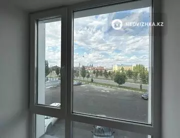 4-комнатная квартира, этаж 2 из 9, 103 м²