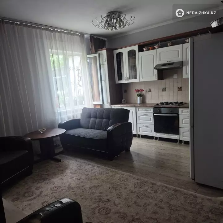2-комнатная квартира, этаж 1 из 6, 65 м², фотография 2