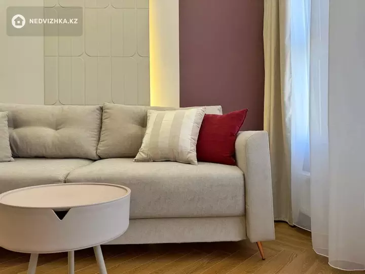 2-комнатная квартира, этаж 12 из 13, 44 м², фотография 2