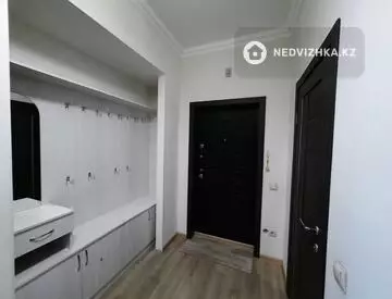 2-комнатная квартира, этаж 3 из 8, 52 м², На длительный срок