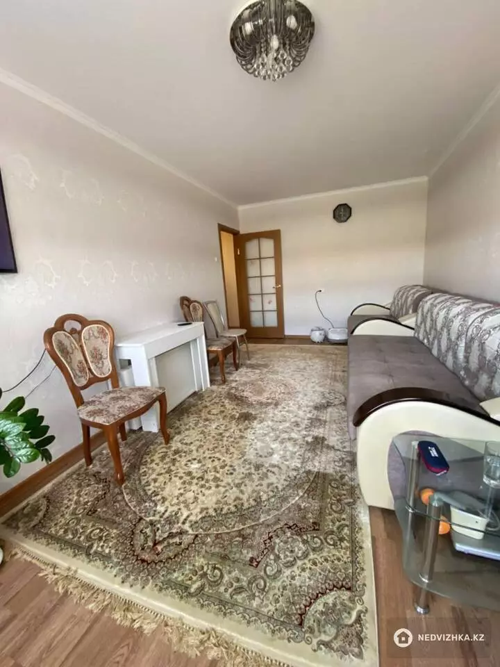 4-комнатная квартира, этаж 3 из 6, 90 м², фотография 2