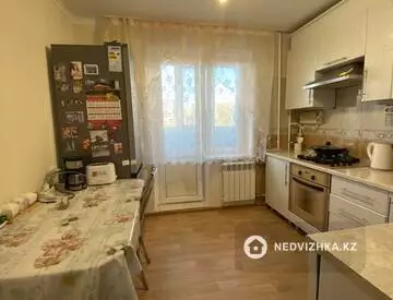4-комнатная квартира, этаж 3 из 6, 90 м²