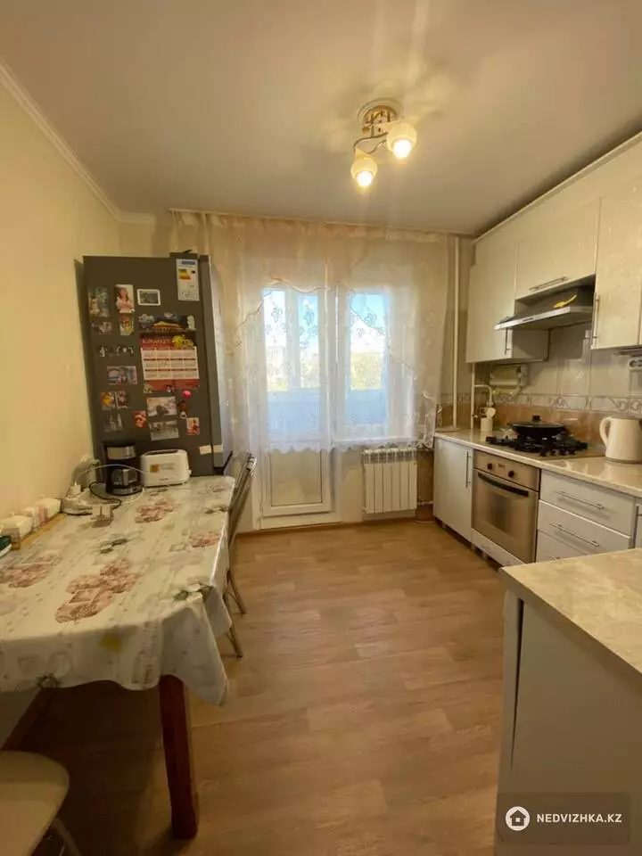4-комнатная квартира, этаж 3 из 6, 90 м², фотография 3