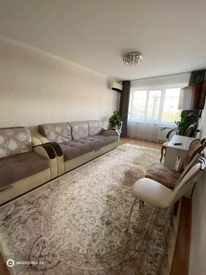 4-комнатная квартира, этаж 3 из 6, 90 м², фотография 4