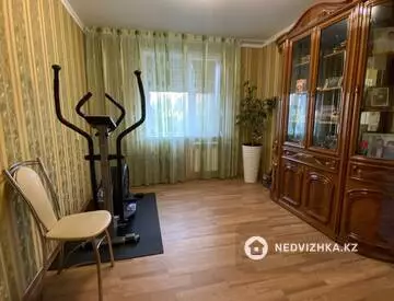 4-комнатная квартира, этаж 3 из 6, 90 м², миниатюра 6
