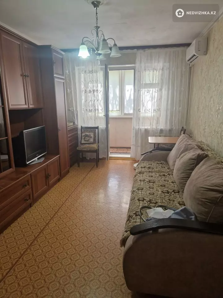 1-комнатная квартира, этаж 3 из 4, 37 м², На длительный срок, фотография 2