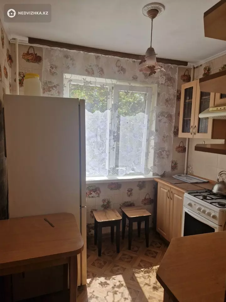 1-комнатная квартира, этаж 3 из 4, 37 м², На длительный срок, фотография 3