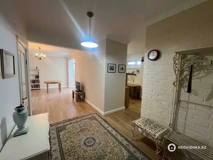 2-комнатная квартира, этаж 6 из 9, 69 м², фотография 2