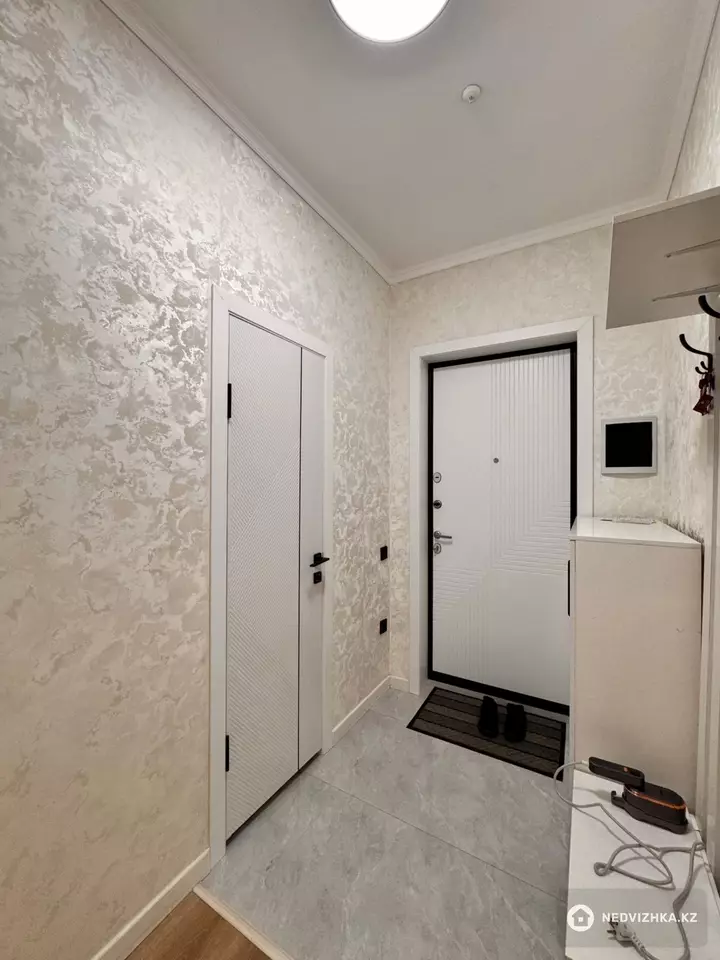 2-комнатная квартира, этаж 14 из 20, 42 м², фотография 4
