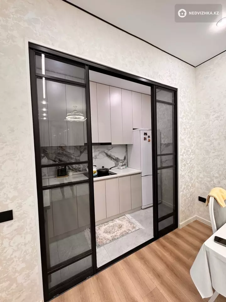 2-комнатная квартира, этаж 14 из 20, 44 м², фотография 2