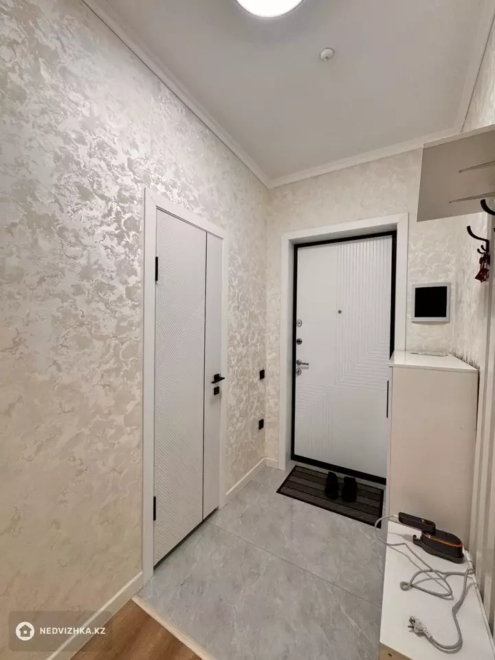 2-комнатная квартира, этаж 14 из 20, 44 м², фотография 3