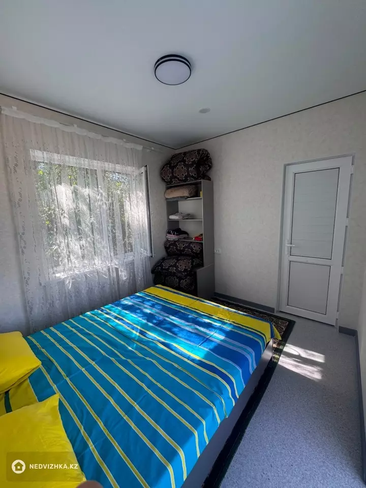 3-бөлмелі үй, 6 соттық, 100 м², Посуточно