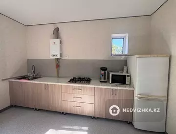 3-бөлмелі үй, 6 соттық, 100 м², Посуточно, 8-нобай