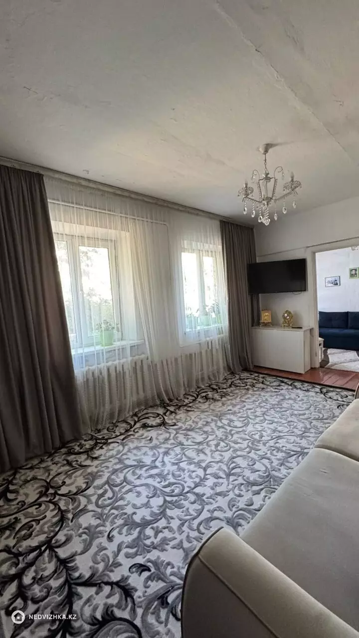 3-комнатная квартира, этаж 1 из 4, 60 м², 3-фотосурет