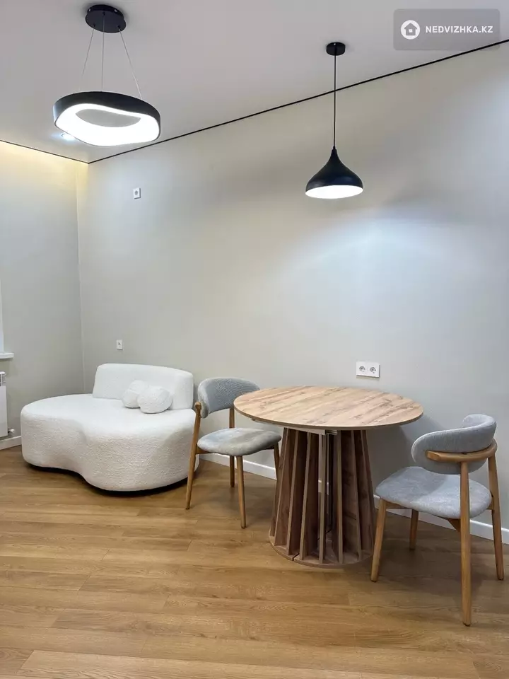 2-комнатная квартира, этаж 4 из 5, 32 м², фотография 2