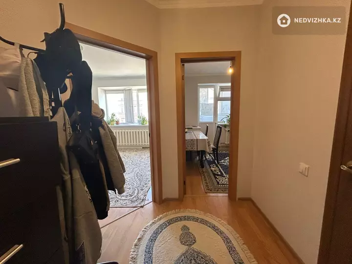 1-комнатная квартира, этаж 4 из 5, 38 м², фотография 3