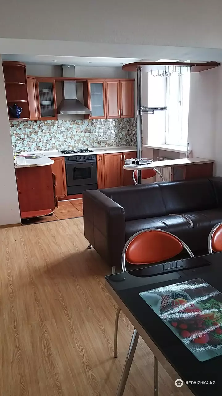 3-комнатная квартира, этаж 7 из 9, 93 м², фотография 3