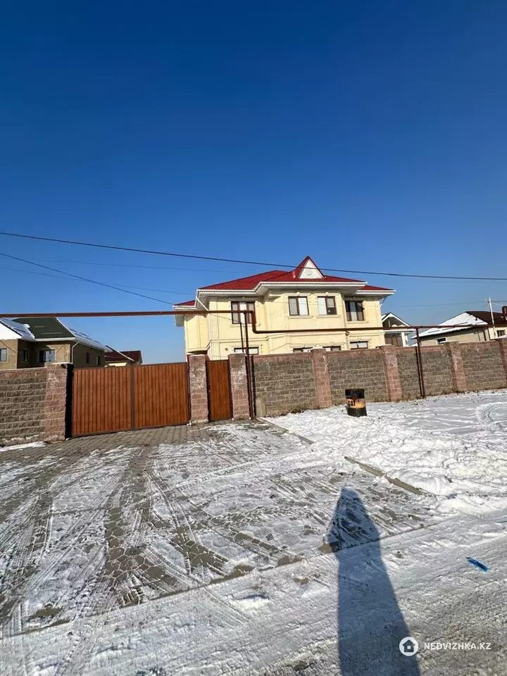 5-комнатный дом, 10 соток, 351 м², фотография 2