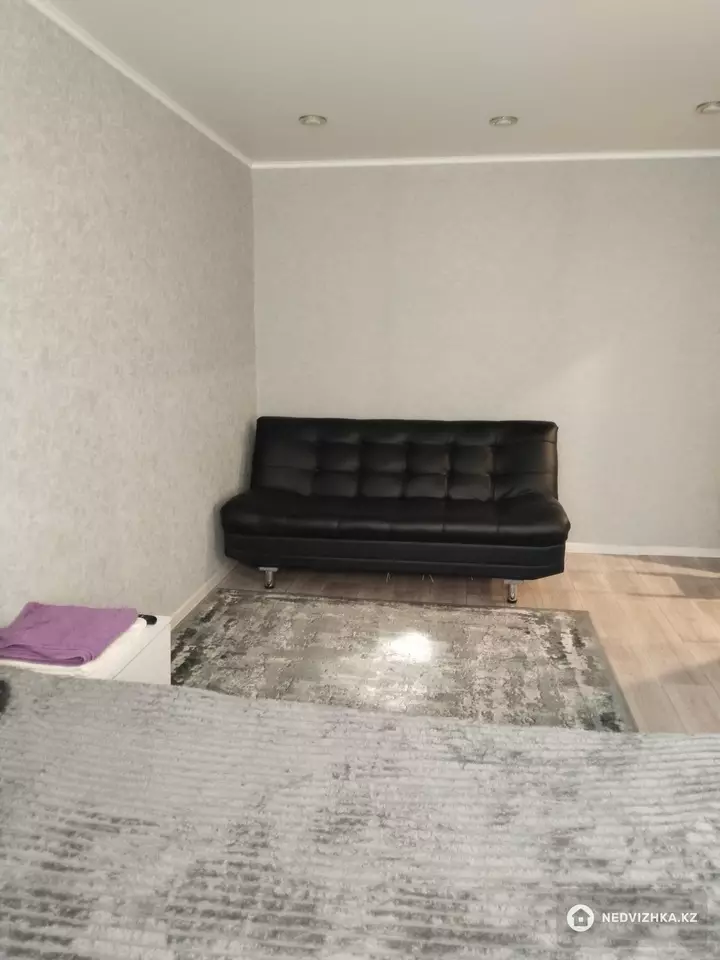 1-комнатная квартира, этаж 1 из 5, 32 м², Посуточно, фотография 3