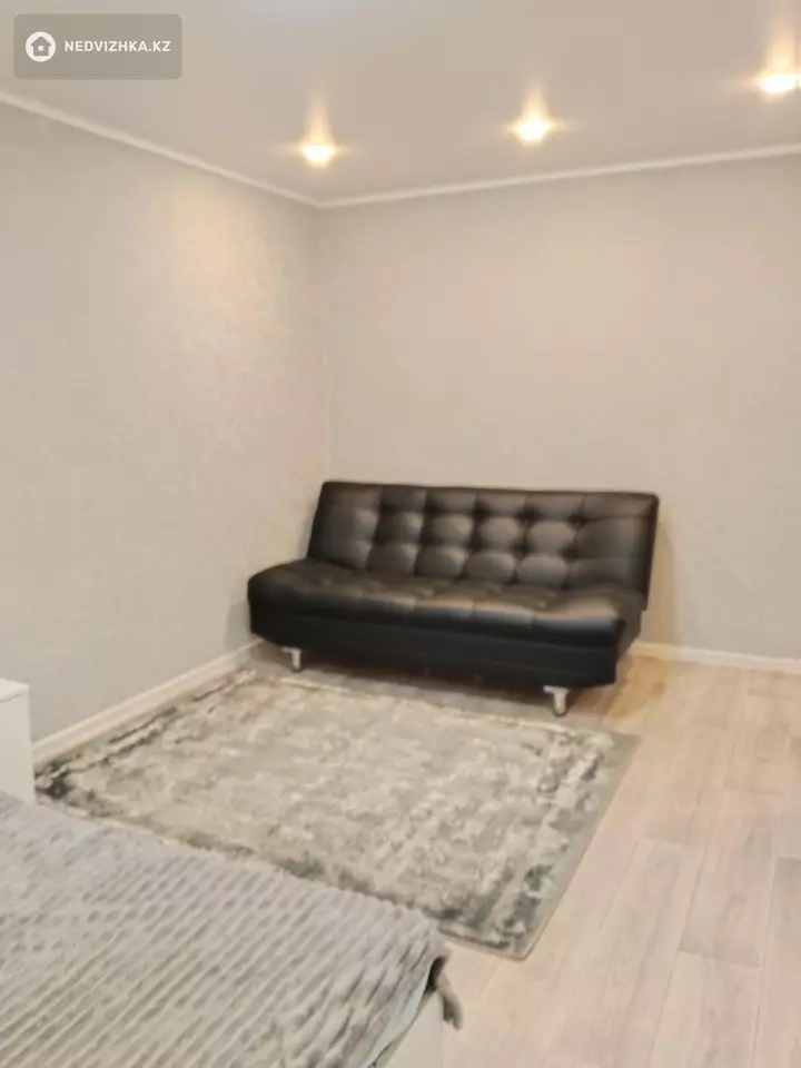 1-комнатная квартира, этаж 1 из 5, 32 м², Посуточно, фотография 2