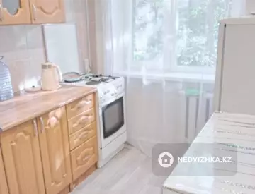 1-комнатная квартира, этаж 1 из 5, 32 м², Посуточно, миниатюра 6