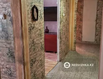 3-комнатная квартира, этаж 2 из 10, 70 м²
