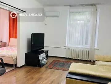 3-комнатная квартира, этаж 3 из 4, 76 м², миниатюра 2