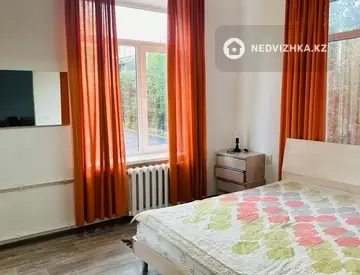 3-комнатная квартира, этаж 3 из 4, 76 м², миниатюра 4