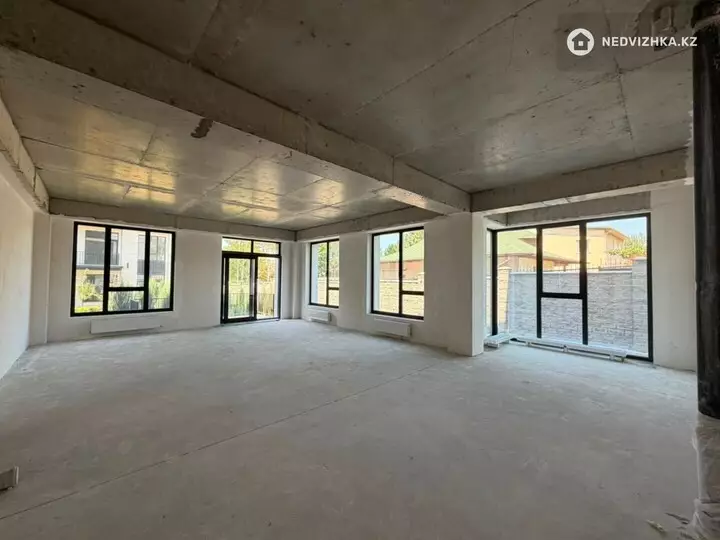3-комнатная квартира, этаж 1 из 3, 85 м², фотография 2