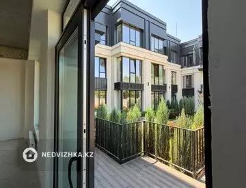 3-комнатная квартира, этаж 1 из 3, 85 м², миниатюра 1
