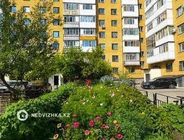 3-комнатная квартира, этаж 2 из 9, 70 м², миниатюра 1