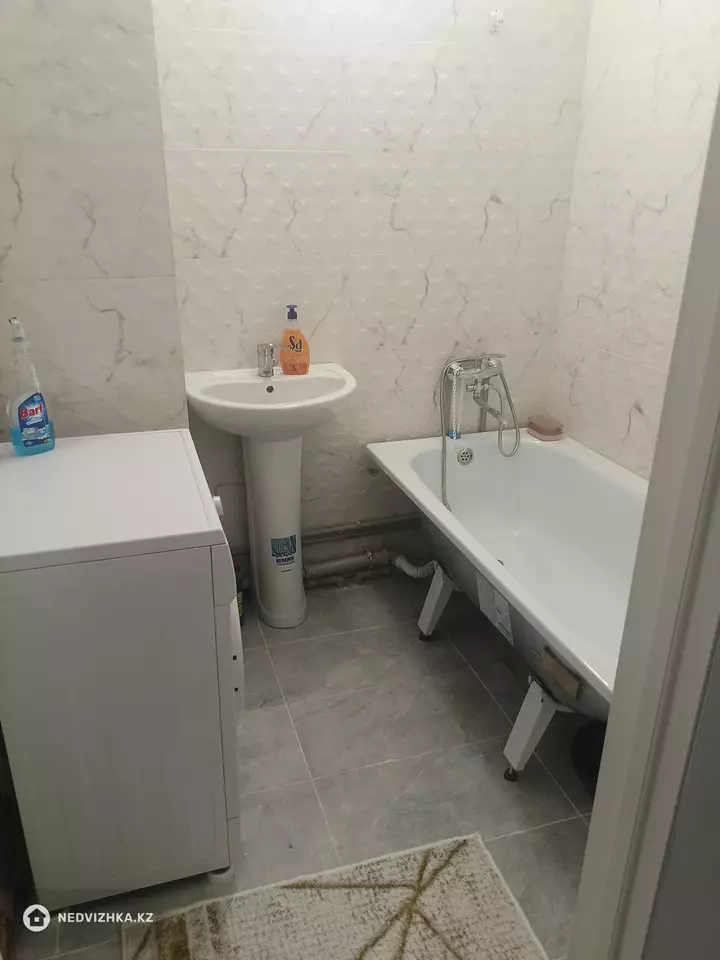 3-комнатная квартира, этаж 8 из 10, 74 м², На длительный срок, фотография 2