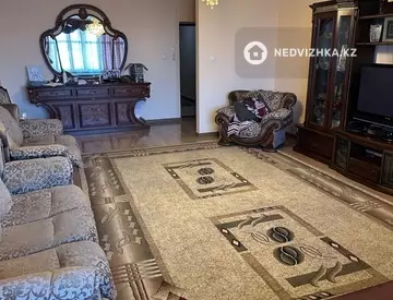 3-комнатная квартира, этаж 4 из 12, 108 м²