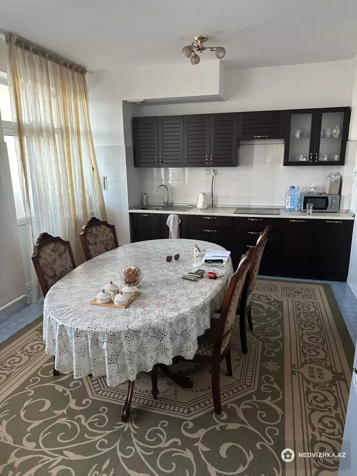 3-комнатная квартира, этаж 4 из 12, 108 м², фотография 2