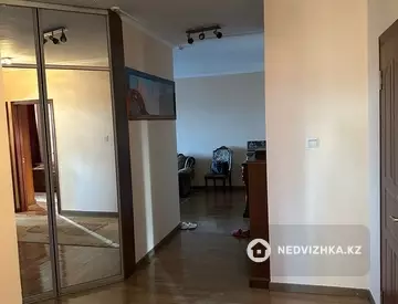 3-комнатная квартира, этаж 4 из 12, 108 м²