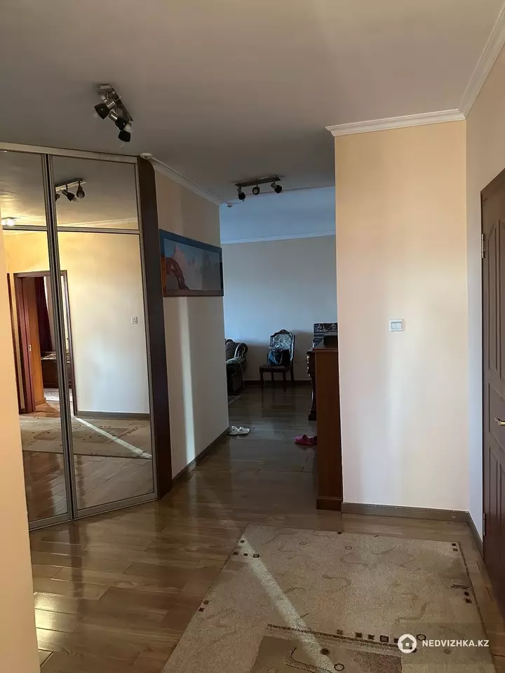 3-комнатная квартира, этаж 4 из 12, 108 м², фотография 4