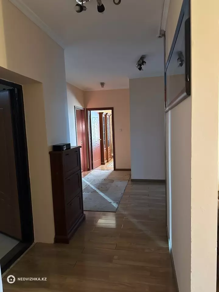 3-комнатная квартира, этаж 4 из 12, 108 м², фотография 5