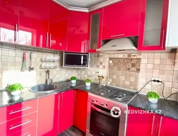 3-комнатная квартира, этаж 4 из 4, 68 м², Посуточно, миниатюра 8