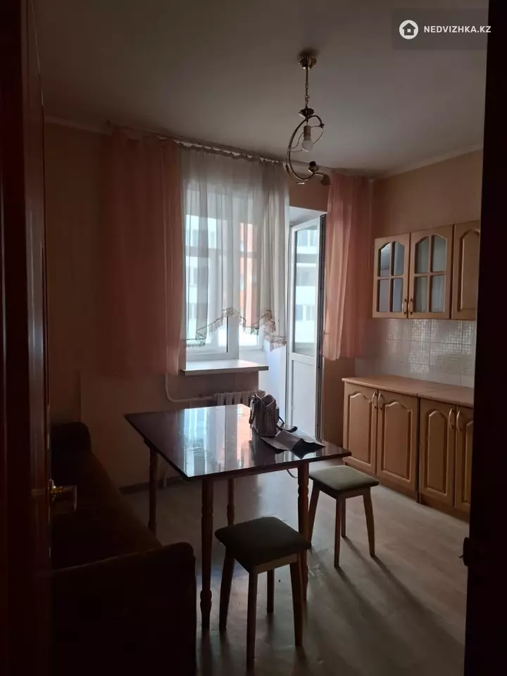 1-комнатная квартира, этаж 2 из 12, 42 м²