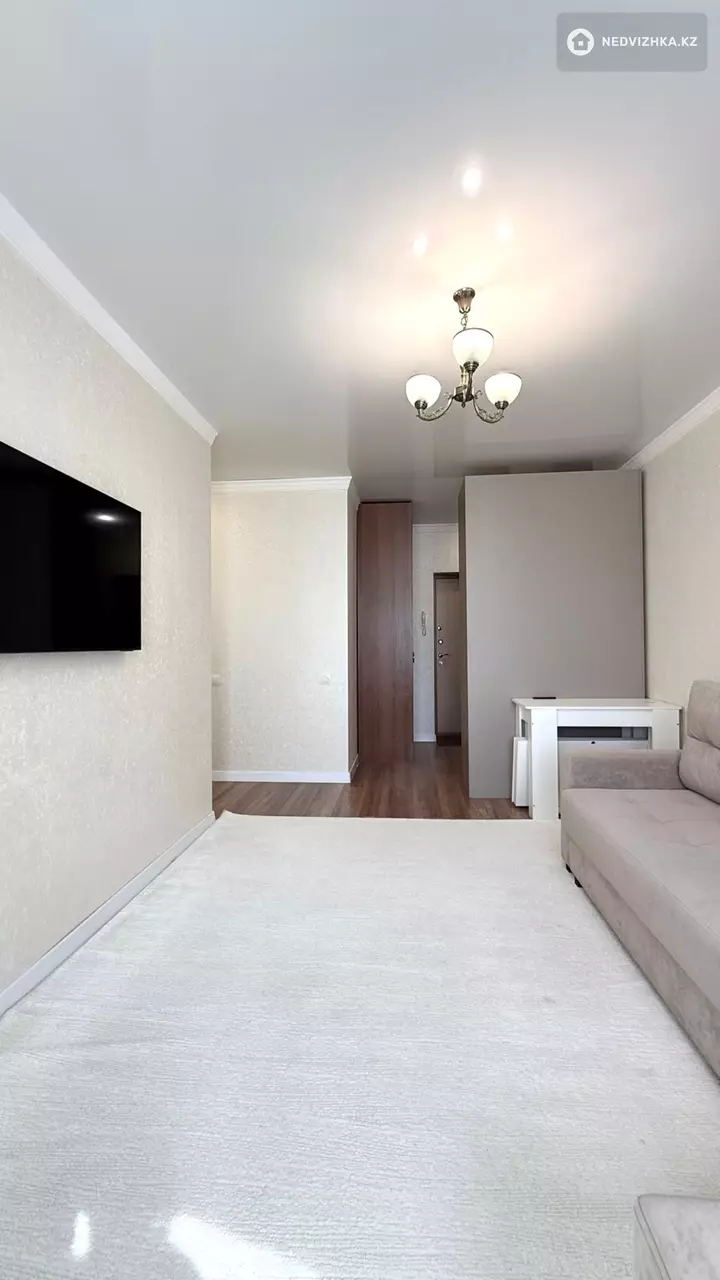2-комнатная квартира, этаж 2 из 12, 50 м², фотография 2