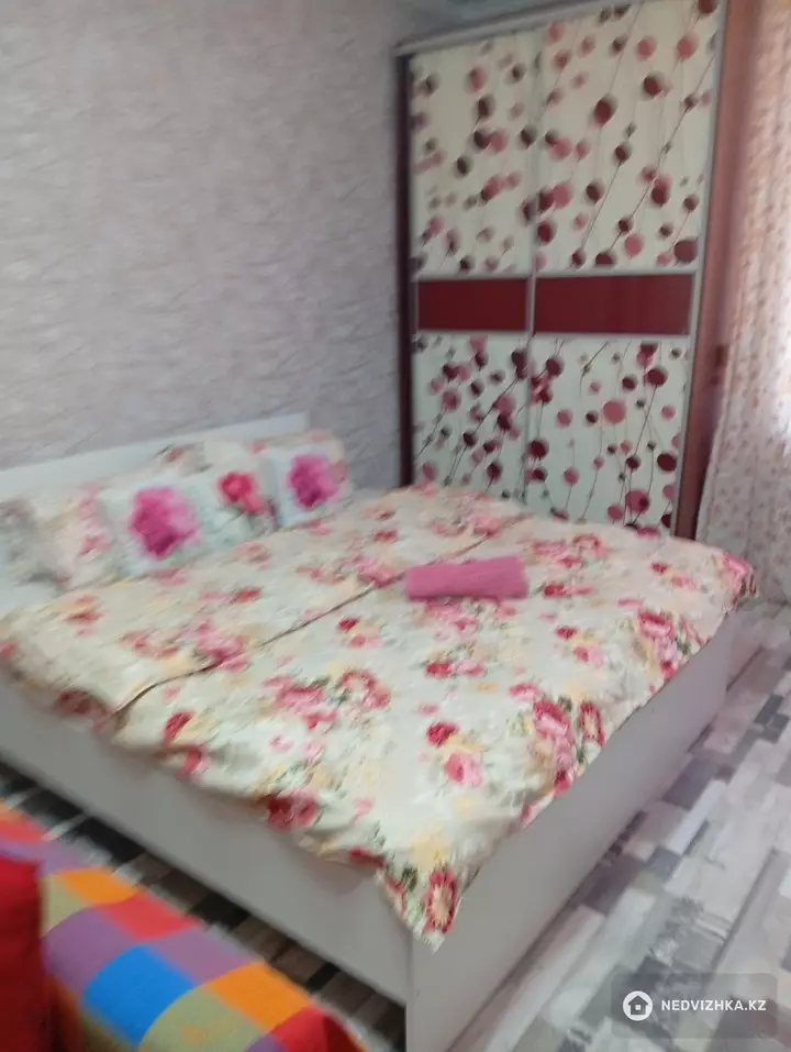 1-комнатная квартира, этаж 2 из 3, 45 м², Посуточно