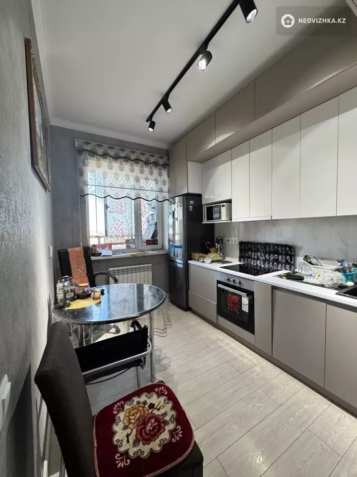2-комнатная квартира, этаж 11 из 17, 55 м², фотография 2