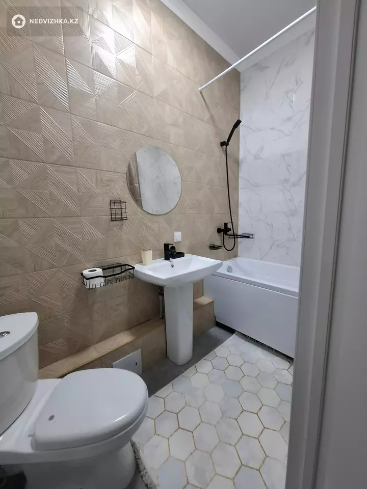 1-комнатная квартира, этаж 5 из 12, 42 м², фотография 2
