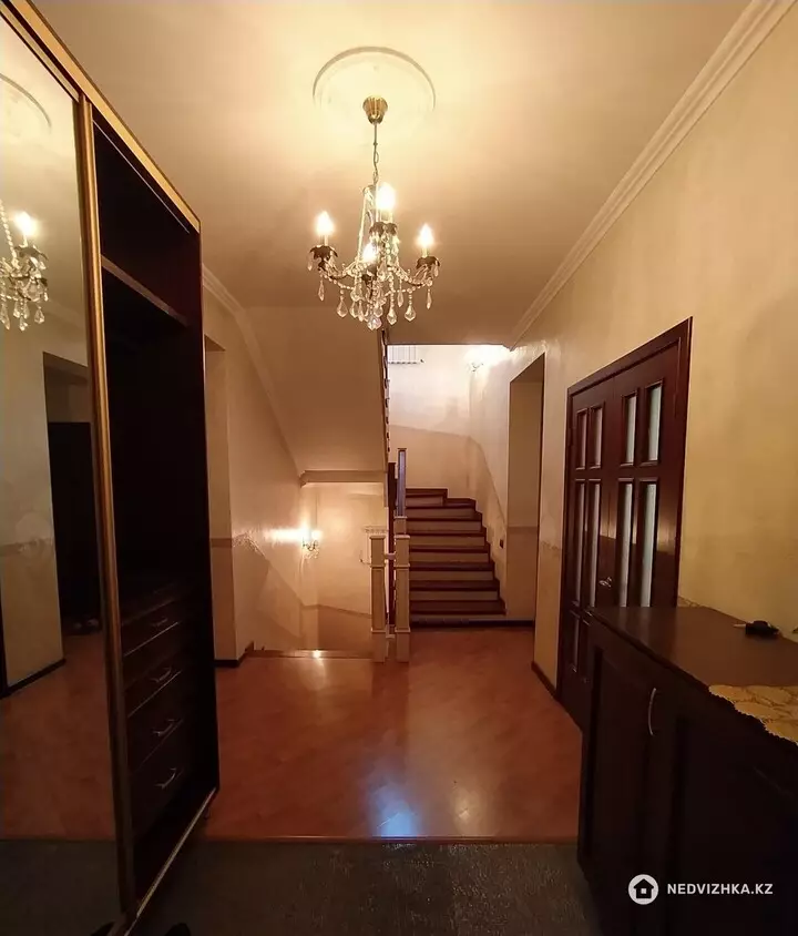 8-комнатный дом, 8 соток, 315 м², фотография 3