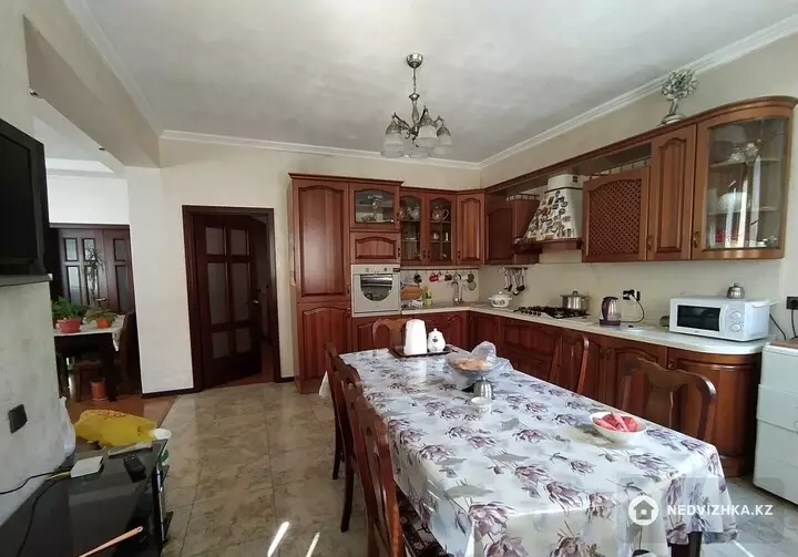 8-комнатный дом, 8 соток, 315 м², фотография 4