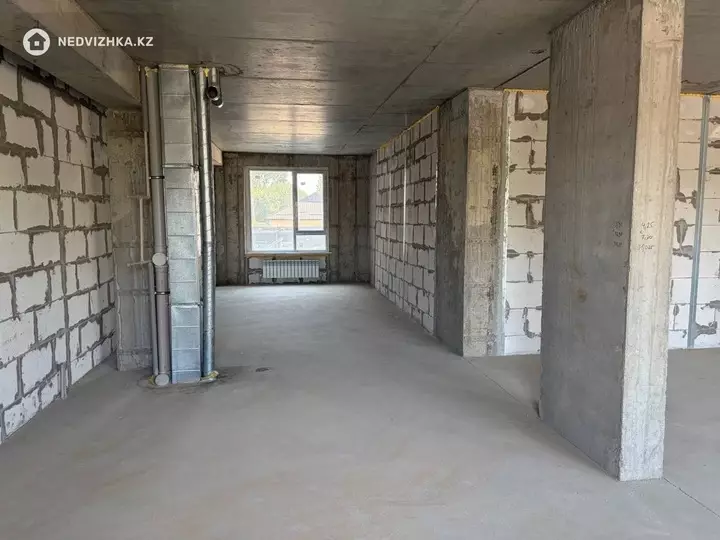 3-комнатная квартира, этаж 2 из 5, 90 м², фотография 2
