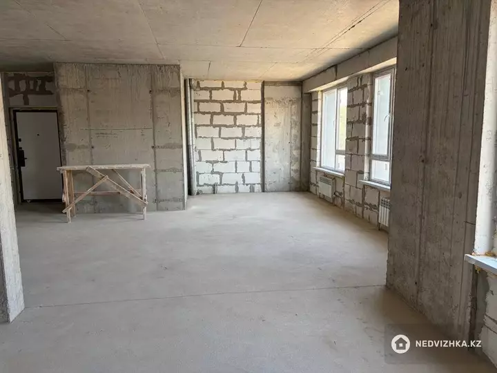 3-комнатная квартира, этаж 2 из 5, 90 м², фотография 4