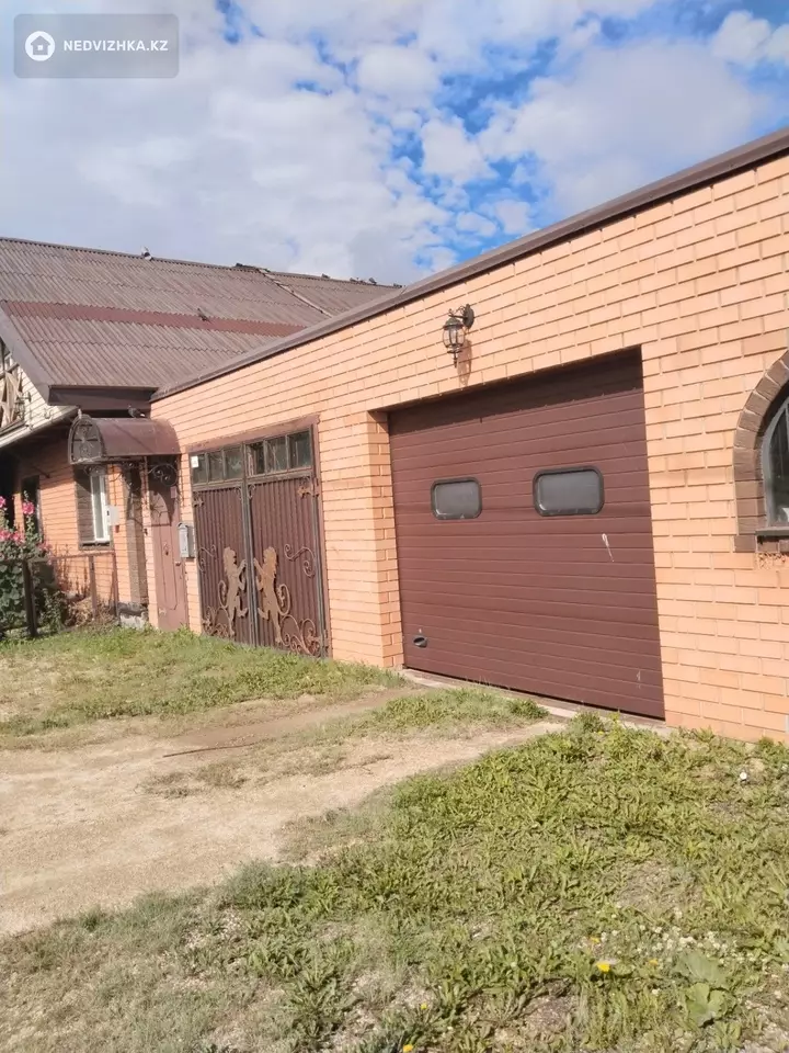 7-комнатный дом, 8 соток, 300 м², фотография 4