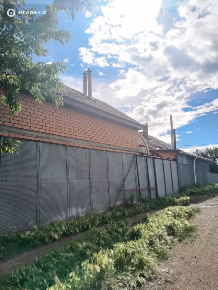 7-комнатный дом, 8 соток, 300 м², фотография 2