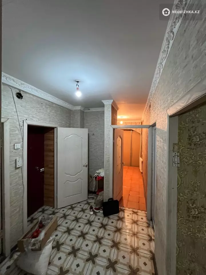 3-комнатная квартира, этаж 1 из 5, 100 м², фотография 2